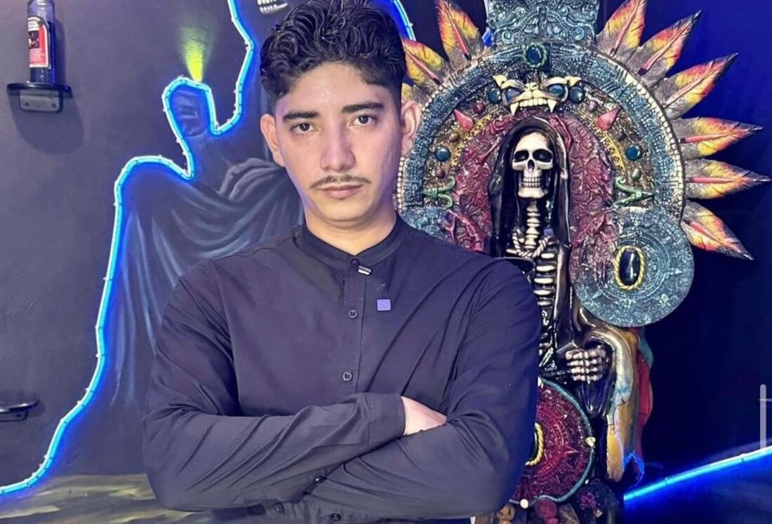 Maestro Unicornio Negro en su altar de trabajo